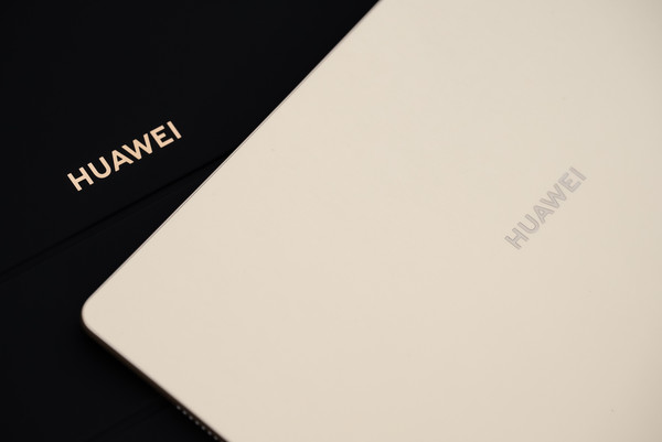 High-definition pictures of Huawei MatePad Pro Gold Collector's Edition: Gold silk silk highlights humanistic aesthetics High-definition pictures of Huawei MatePad Pro Gold Collector's Edition: Gold silk silk highlights humanistic aesthetics