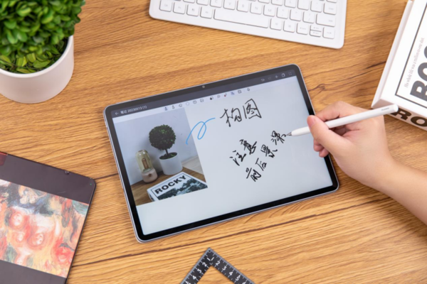 Both school creation and Huawei tablet help college students to bravely love and persevere in pursuing their dreams