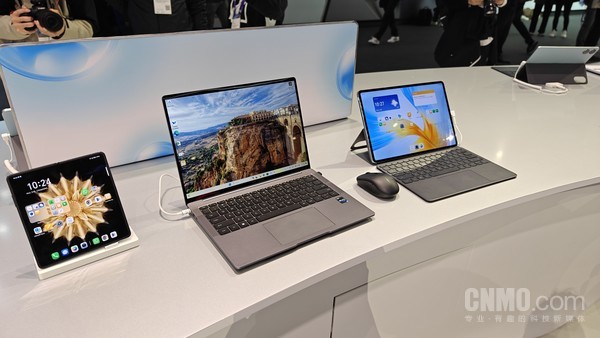 Honor unveiled many new products at MWC 2024 AI mobile phone/PC as the focus of the scene