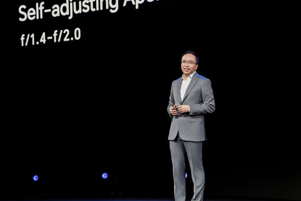 Chinese brand shines world Honor unveils at MWC2024 to open the door to AI