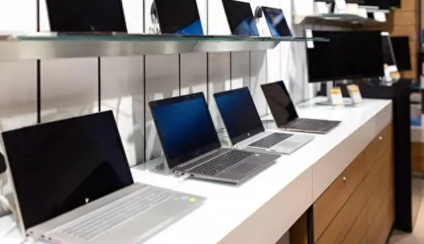 Global PC shipments fell 9% in the third quarter and are expected to recover in the fourth quarter