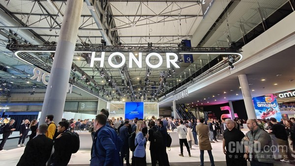 Honor unveiled many new products at MWC 2024 AI mobile phone/PC as the focus of the scene